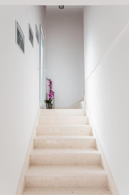 Holiday Home Marina-Renovated House In City Center Рогозница Экстерьер фото