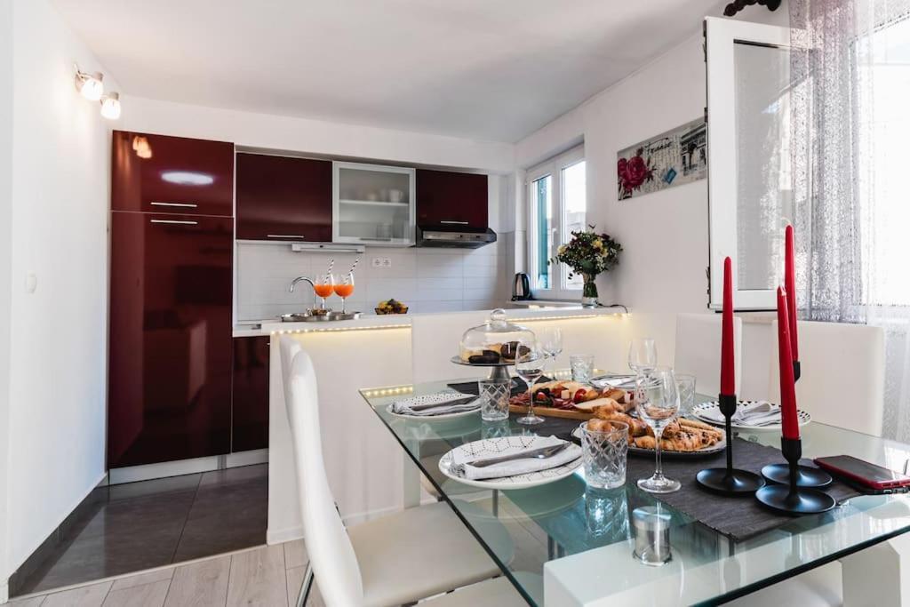 Holiday Home Marina-Renovated House In City Center Рогозница Экстерьер фото